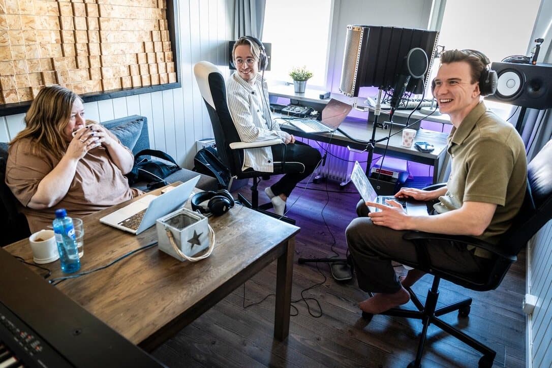 Collaborators working together during an Oslo writing camp